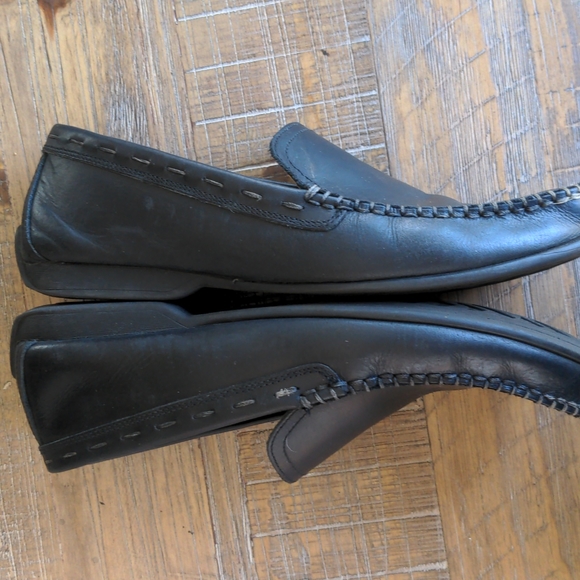 FRYE AND COMPANY LEWIS VENETIAN BLACK LEATHER LOAFER - Picture 9 of 10